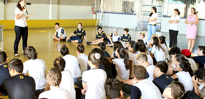 Alunos na palestra da nutricionista Carolina.